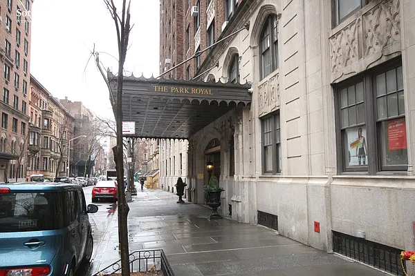 Sold by Sotheby's International Realty | media 10