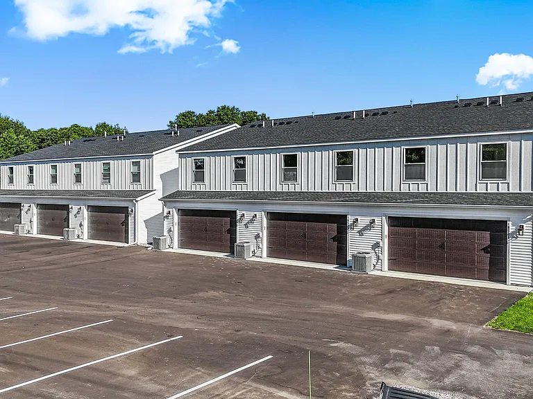 18525 Levee St — Photo 15