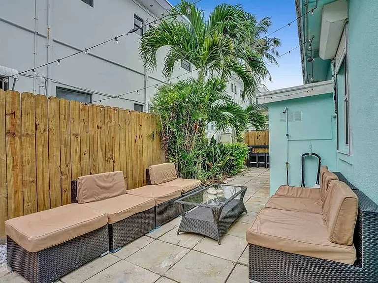 326 Walnut St — Photo 16