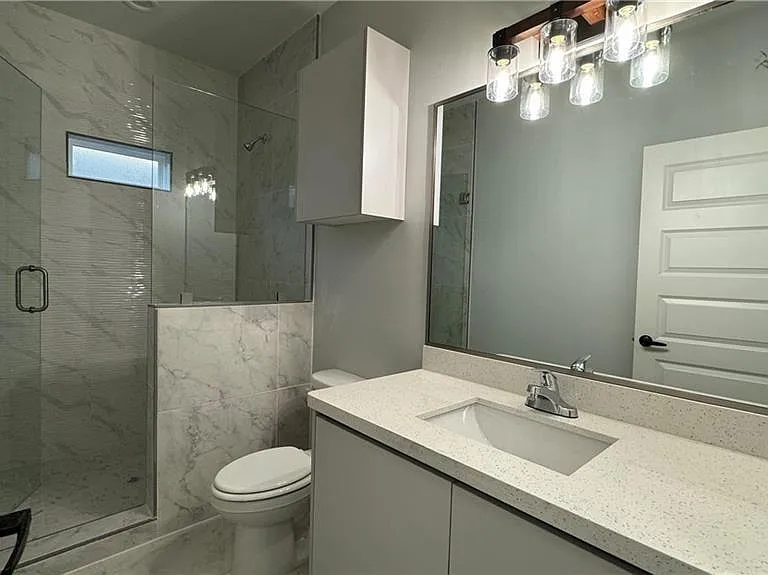 906 Hidden Hills St #4 — Photo 4