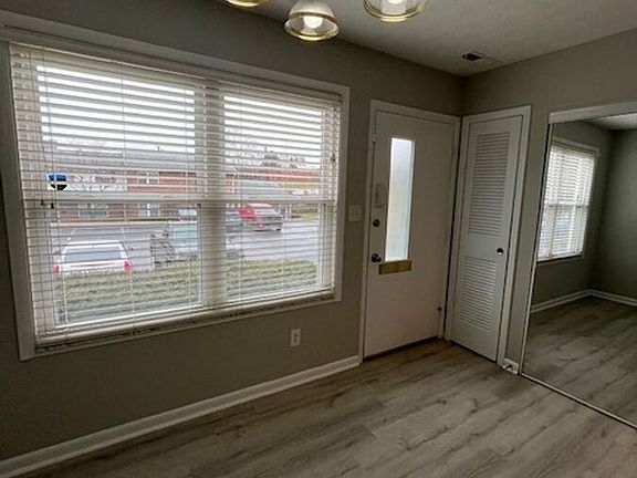 4th image of 3500 Warwick Dr APT 17