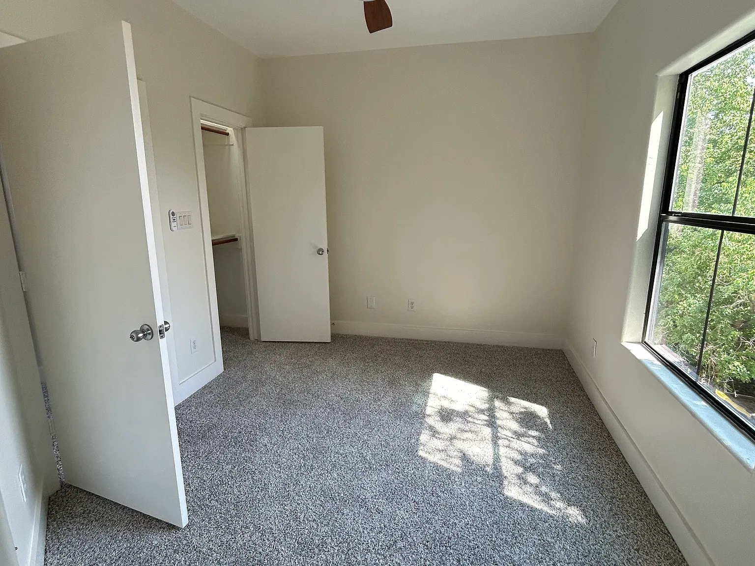 1 bed, 1.5 bath, 1400 sqft, $725 — Photo 3