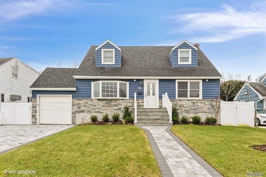 1st image of 130 Roosevelt Pl
