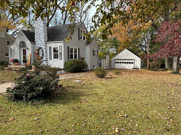 2nd image of 915 N Cape Rock Dr