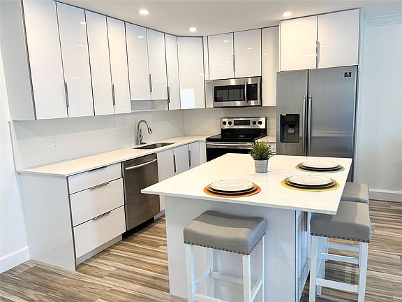 3rd image of 279 Oakridge P #279
