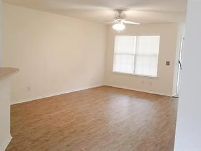 321 Campus Ln — Photo 2