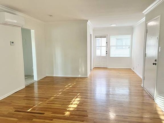 3rd image of 1618 W Huntington Dr #1618C