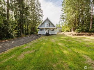 90 E Snowcap Dr, Belfair, WA 98528