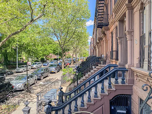 Rented by Coroi Corp | media 10