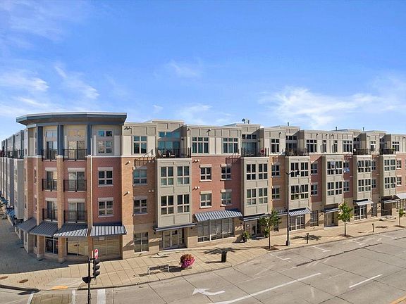3rd image of 141 Main STREET #418