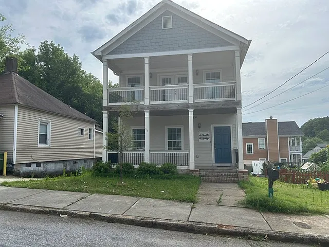 96 Vine St NW