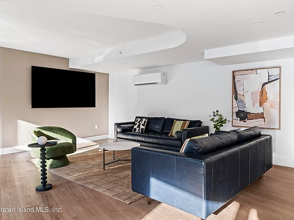 3rd image of 5 Stuyvesant Pl #7F