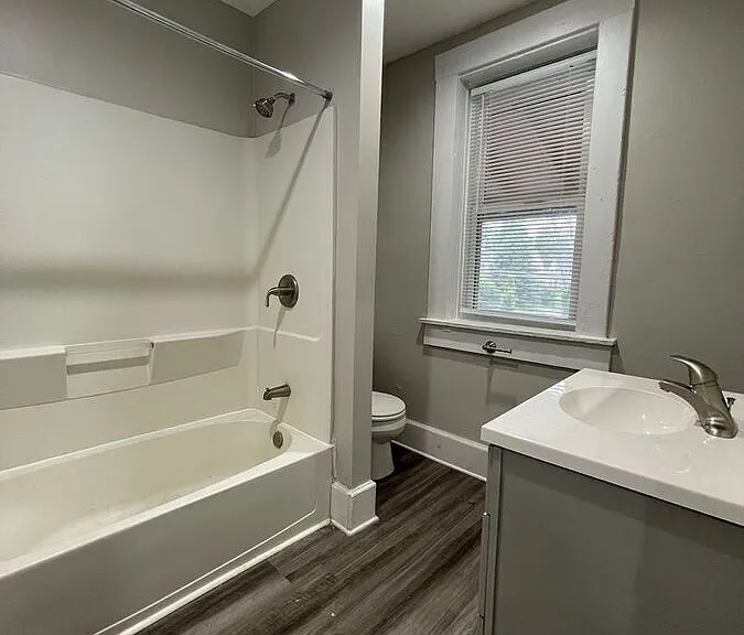 2468.5 Summit St #B — Photo 12