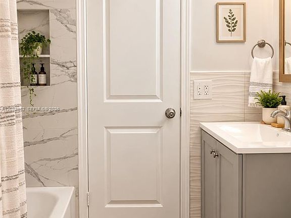 4th image of 4790 SW 65th Ave #3