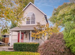 381 SW 11th St, Dundee, OR 97115