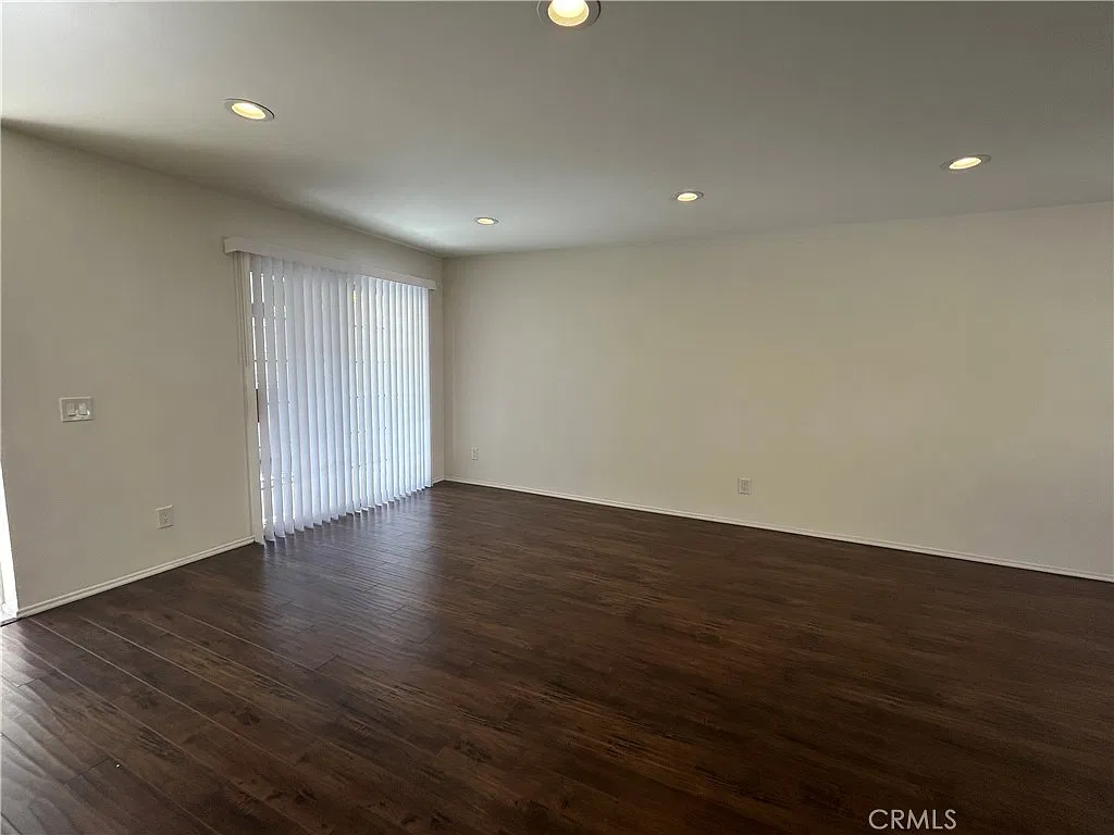 2800 Plaza Del Amo — Photo 3