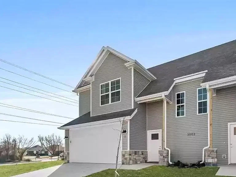 Come live in this brand new duplex in the heart of NWA — Photo 2