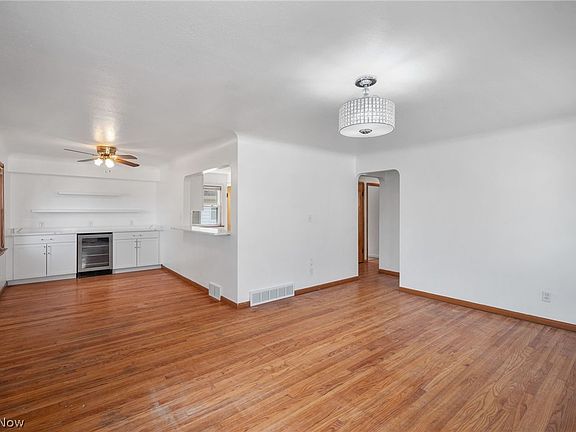 4th image of 4003 Longwood Ave