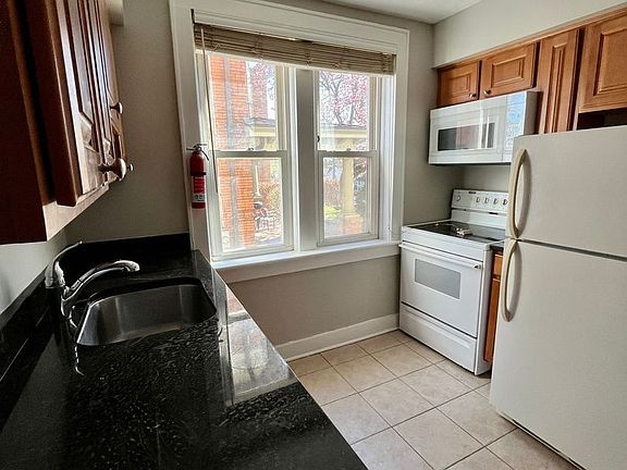 5th image of 2728 Broadway Ave APT 2