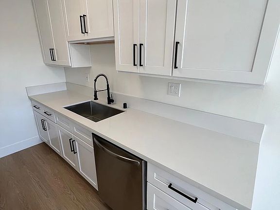 4th image of 4159 Elenda St #8