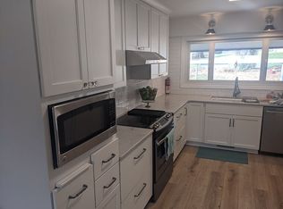 5724 N 97th St, Omaha, NE 68134