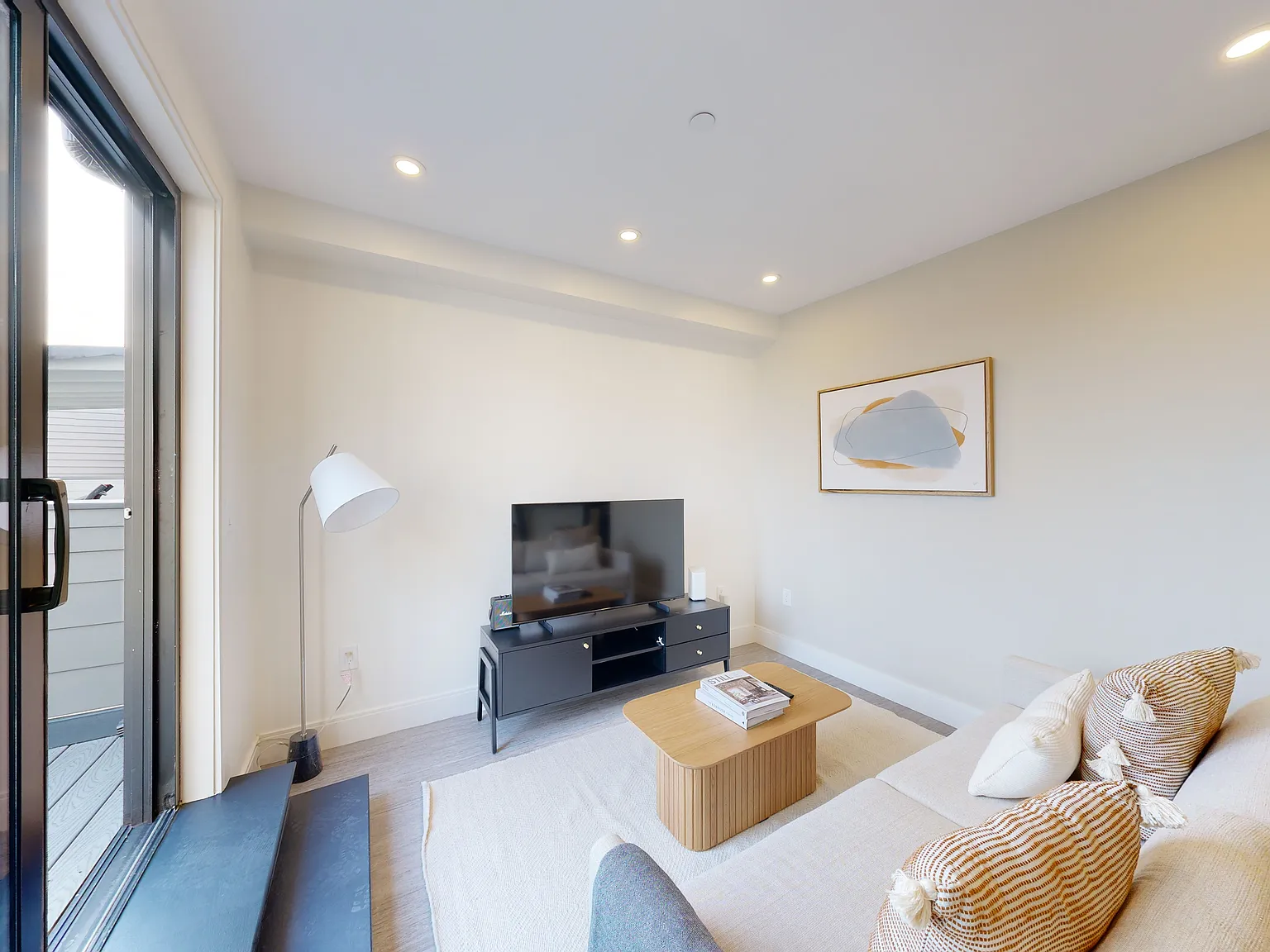 1 bed, 600 sqft, $3,200 — Photo 3
