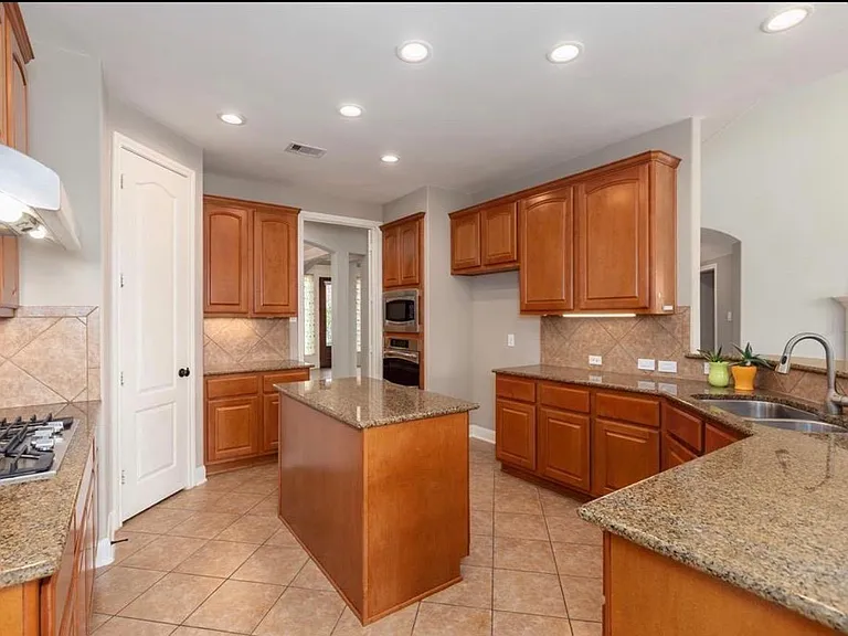 2207 Bayou Cove Ln — Photo 13