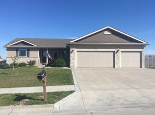 1041 Lobdell Dr, Manhattan, KS 66503