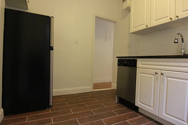 Rented by HOLTON REAL ESTATE INC. | media 11