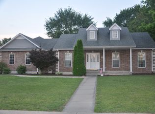 3710 Travis Dr, Sedalia, MO 65301