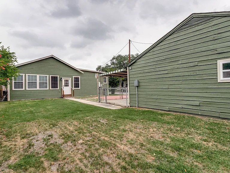 1004 Edison Dr — Photo 23