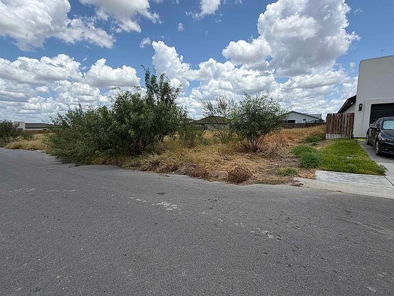 3rd image of 1415 El Zarape Ln