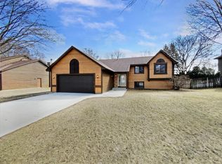 3813 Riverton Ave, Eagan, MN 55122