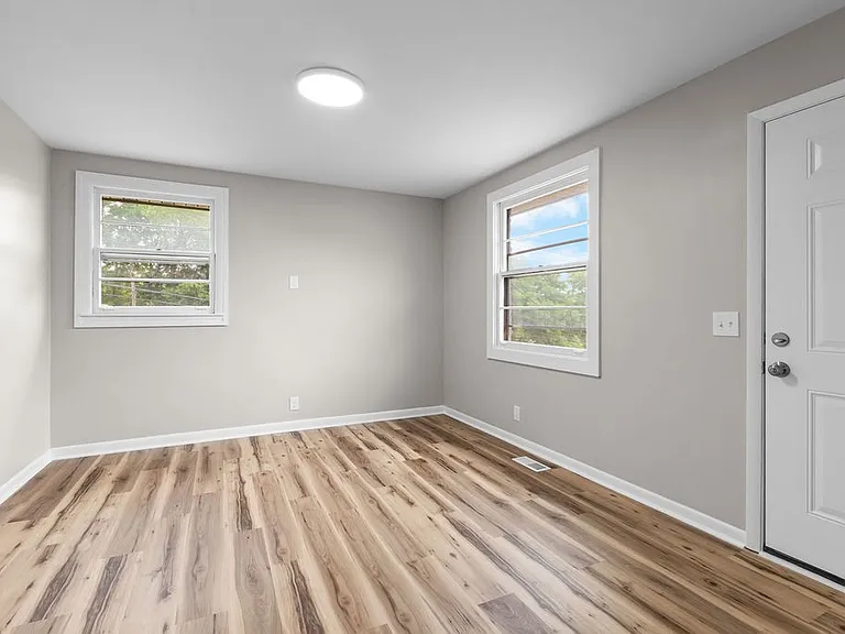 895 W Sharpe Ave #B — Photo 8