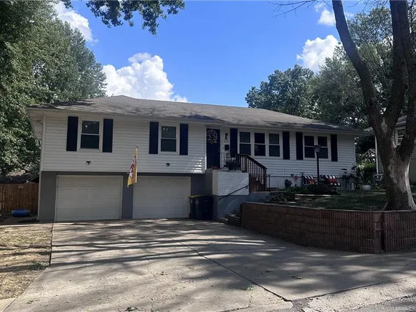 122 NW 3rd St, Blue Springs, MO 64014