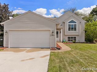 415 Summer Circle Dr SE, Grand Rapids, MI