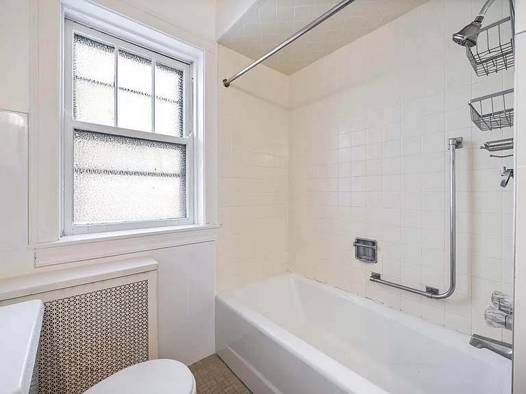 721 Foster St #1W — Photo 5