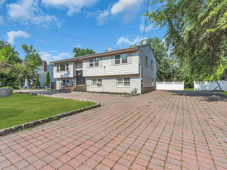 459 Norwood Ave — Photo 3