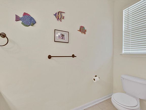 5th image of 375 Summercove Cir