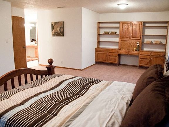 4th image of 10205 Butterfly Dr NW
