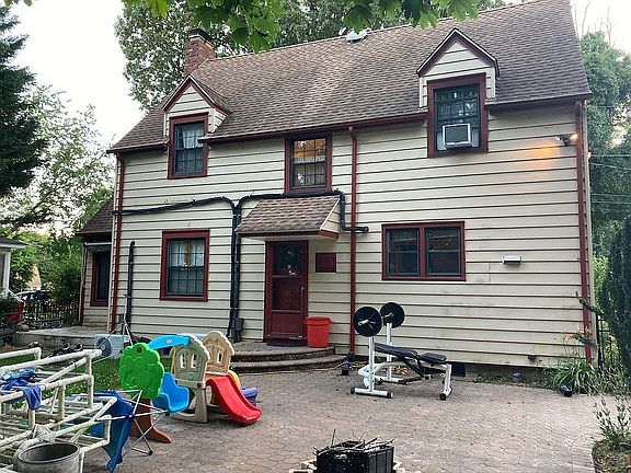 5th image of 21 Woodland Dr
