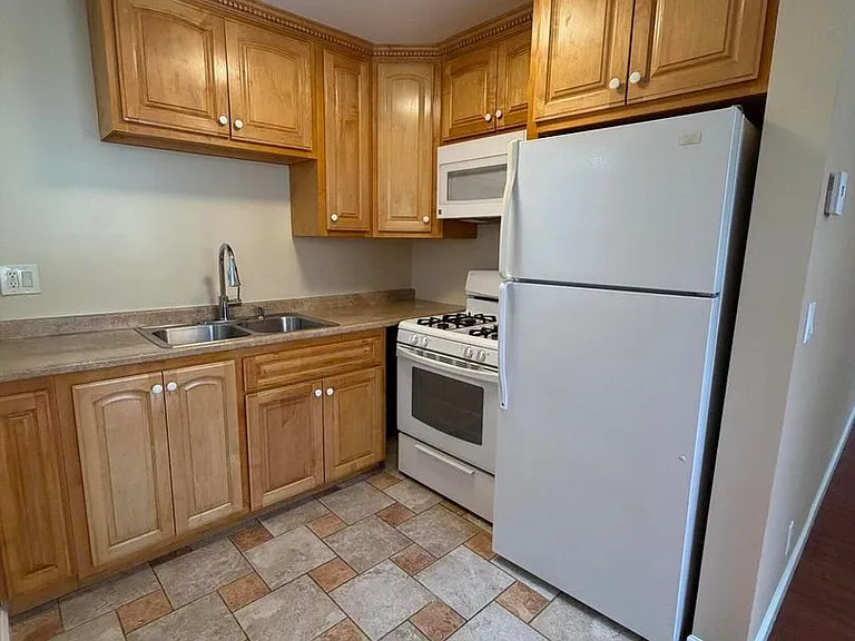 22206 Del Valle St — Photo 26