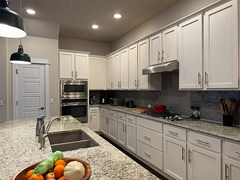 4726 Page St — Photo 3
