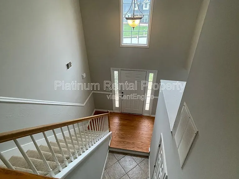 475 Ellesmere Way — Photo 34
