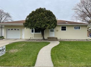 1402 10th St N, Moorhead, MN 56560