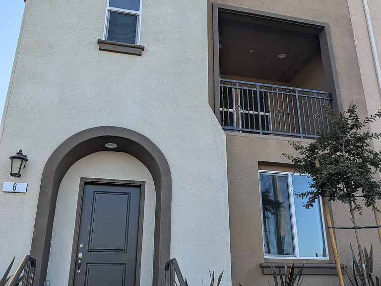 2430 E Lincoln Ave #6 — Photo 1