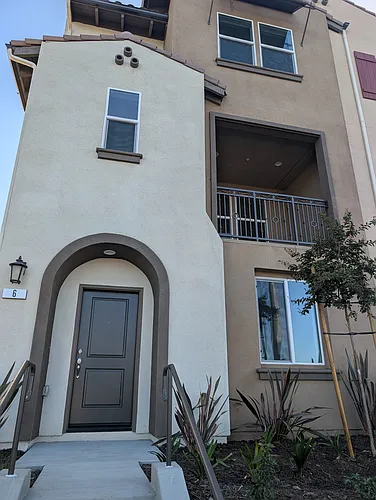 2430 E Lincoln Ave #6 Photo 1