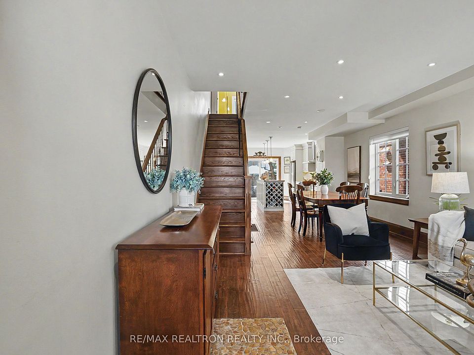 1st image of 483 Roehampton Ave