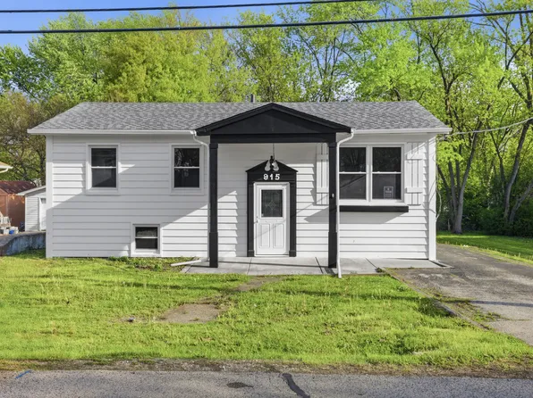 915 Mayfield Dr, Round Lake Beach, IL 60073