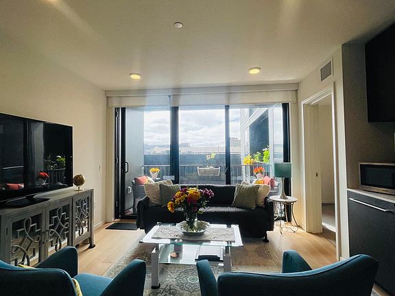 4th image of 230 7th St #405